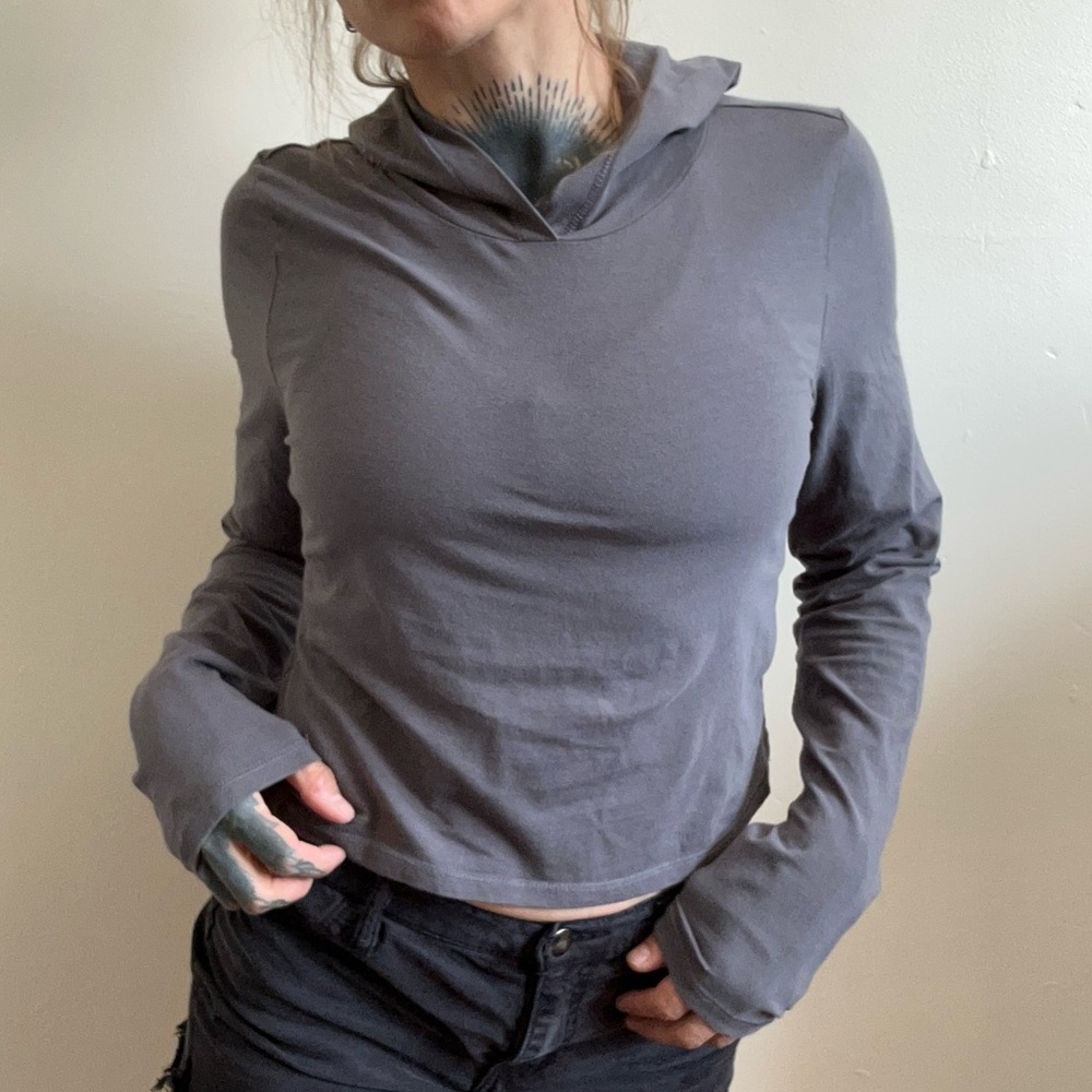 Small gray garage hooded long sleeve crop top hoodie